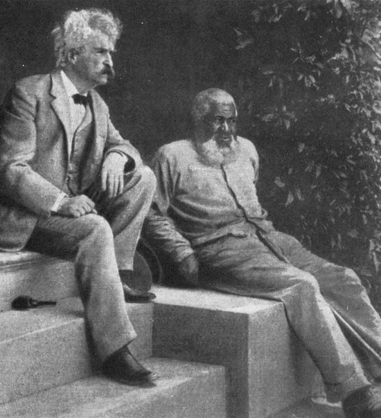 Марк Твен в конце 1880- годов (с ним негр-арендатор Джон Льюис, знакомый Твена)